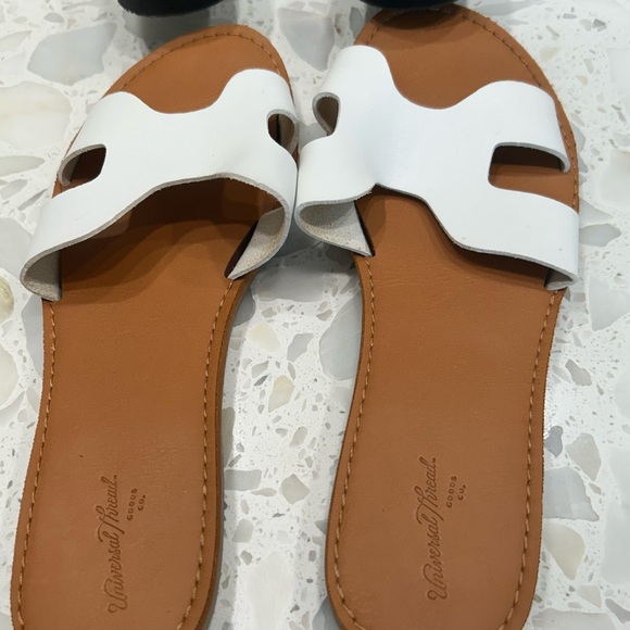 2pairs of slippers - Picture 3 of 4